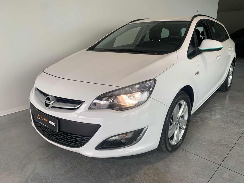 Usato 2013 Opel Astra 1.7 Diesel 110 CV (8.900 €)