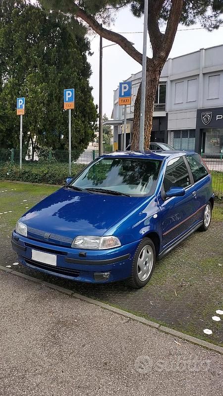 Usata Fiat Punto 133 CV (97 kW) 1994 Blu/azzurro Utilitaria