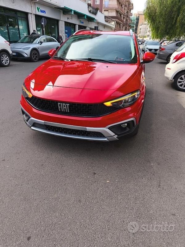 Usata Fiat Tipo Cross 101 CV (74 kW) 2023 Rosso Berlina