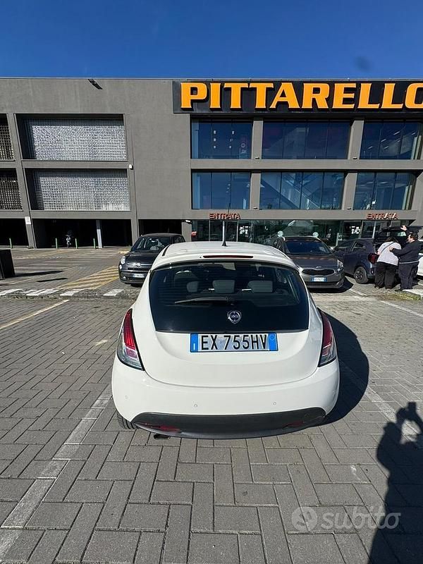 Usata Lancia Ypsilon 69 CV (50 kW) 2014 Bianco Utilitaria