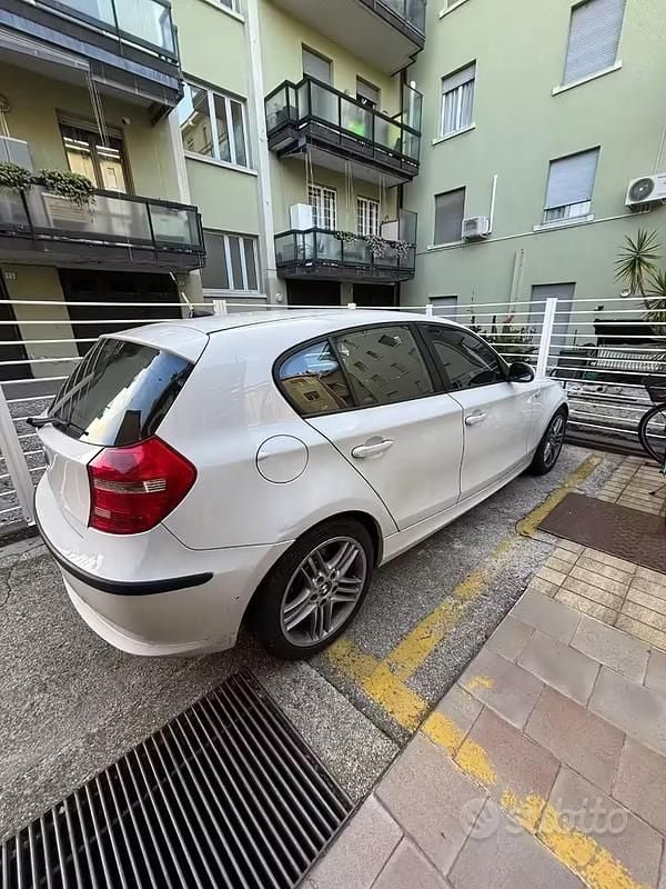 Usata BMW 118 143 CV (105 kW) 2008 Bianco Utilitaria