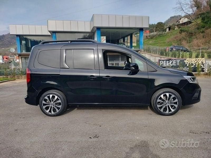 Usata Renault Kangoo Equilibre 116 CV (85 kW) 2023 Nero Monovolume