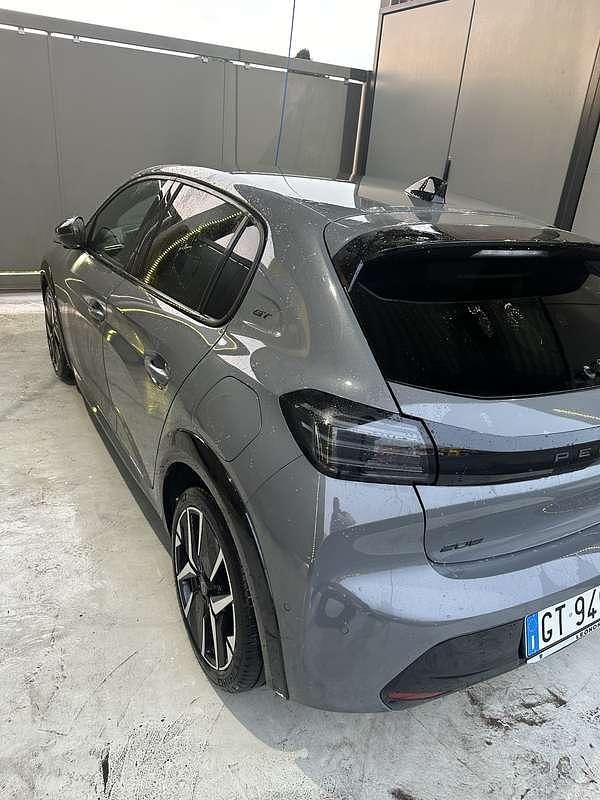 Usata Peugeot 208 GT 101 CV (74 kW) 2024 Grigio Utilitaria