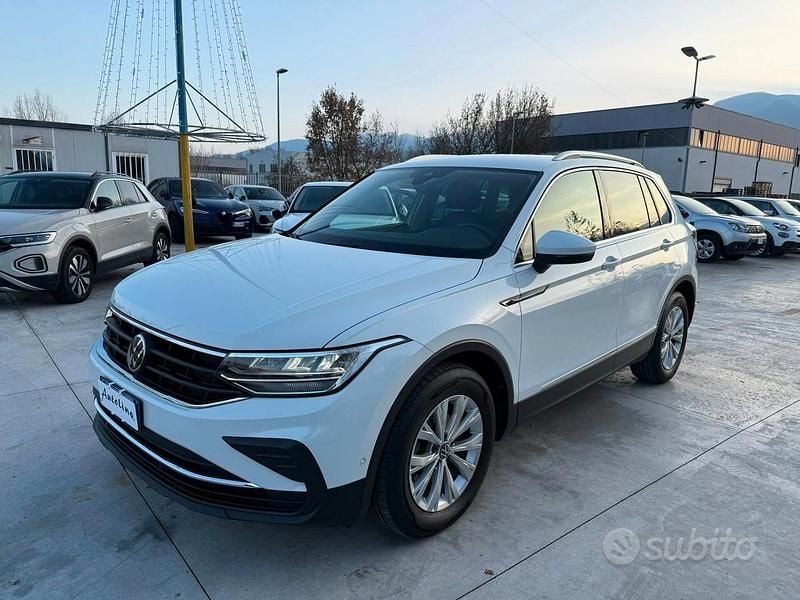 Bianco Usata 2023 VW Tiguan SUV | 25.900 € (Super prezzo) - Immagine 1/4
