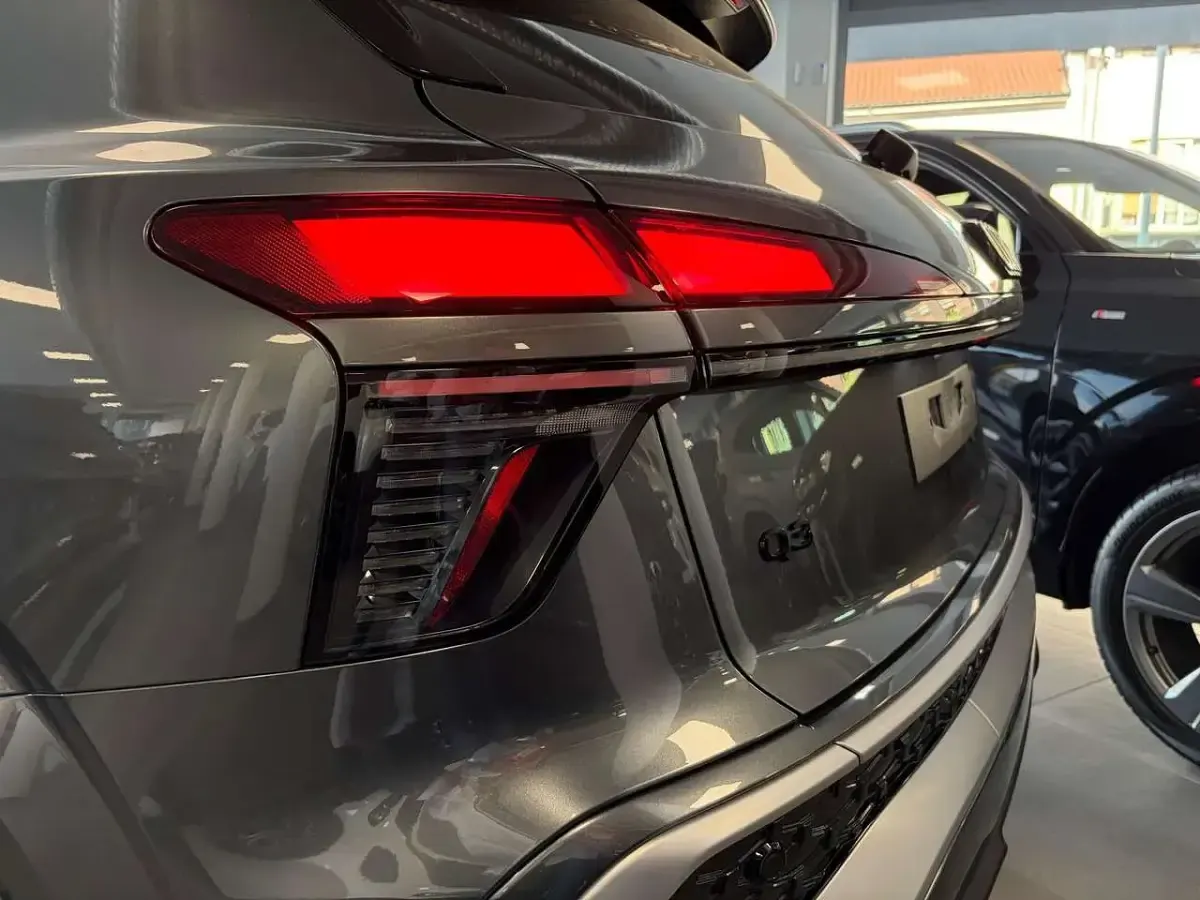 Nuova Audi Q3 S-Line 150 CV (110 kW) 2026 Grigio SUV