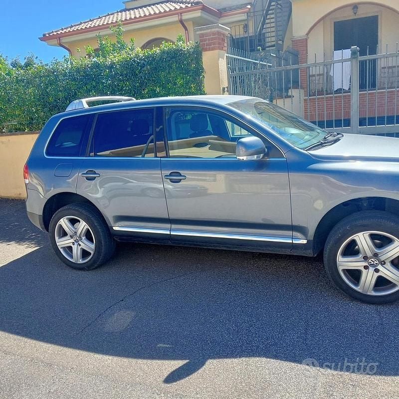 Usata VW Touareg 174 CV (127 kW) 2005 Grigio SUV
