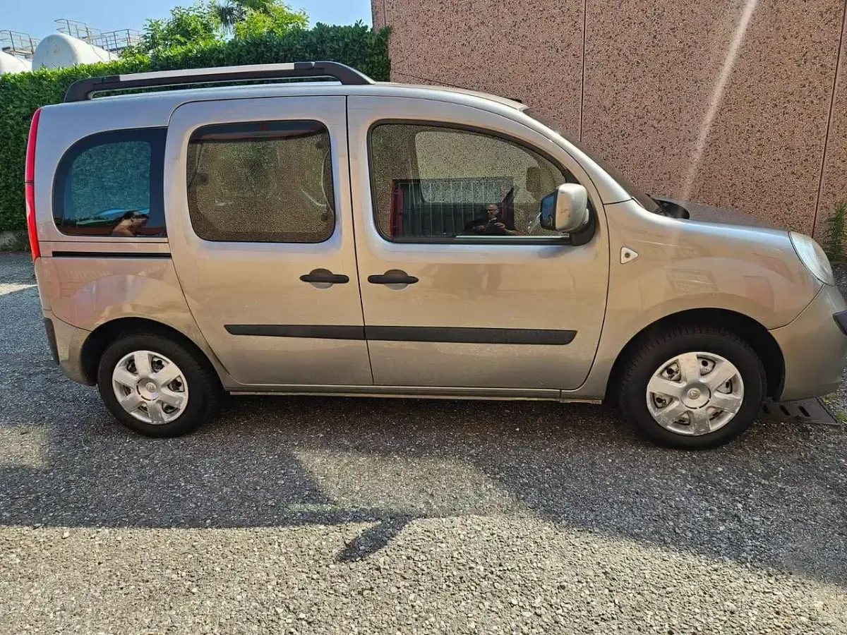 Usata Renault Kangoo 82 CV (60 kW) 2011 Bronzo Monovolume