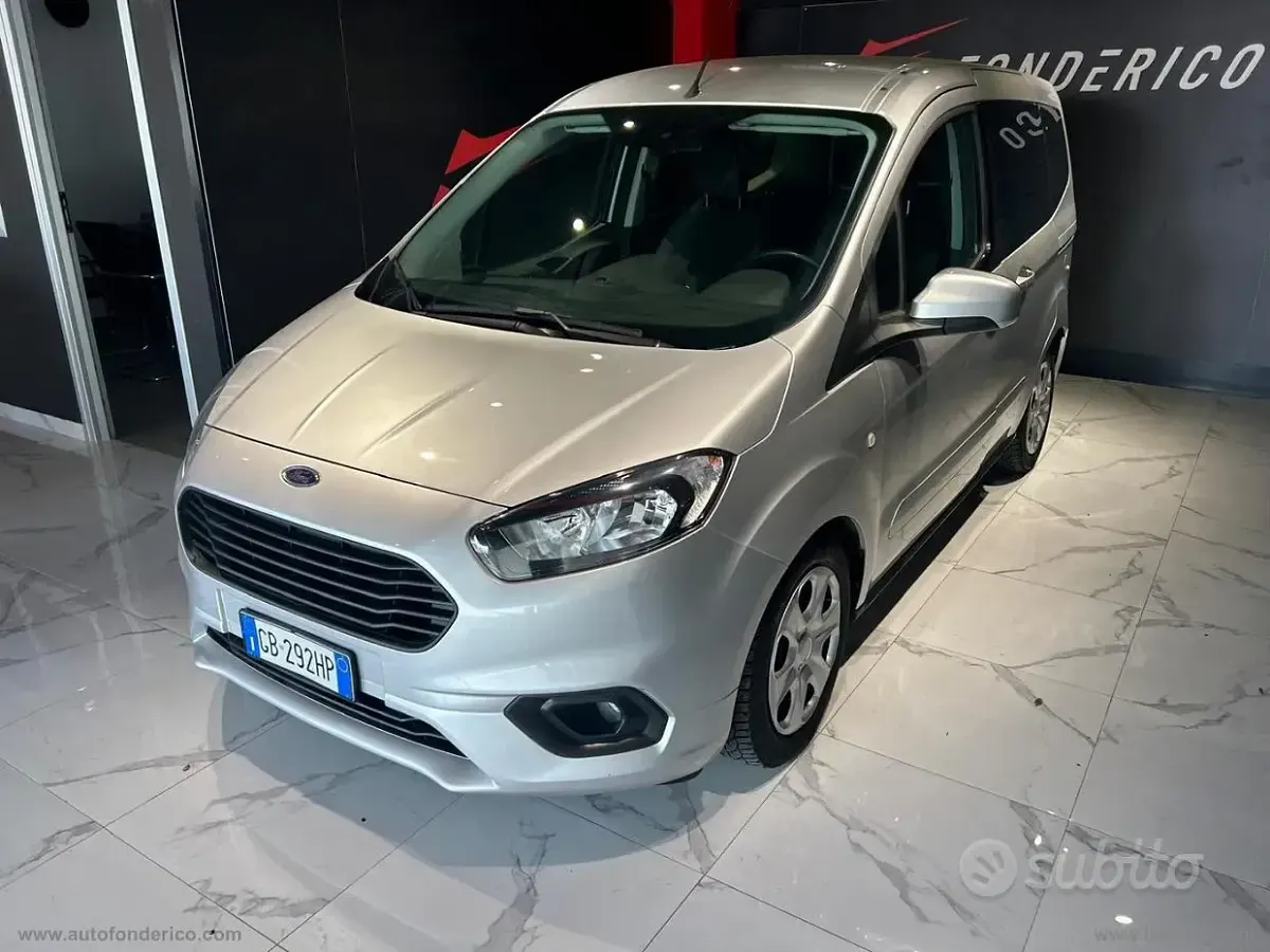 Usata Ford Tourneo Courier S 75 CV (55 kW) 2020 Grigio Monovolume