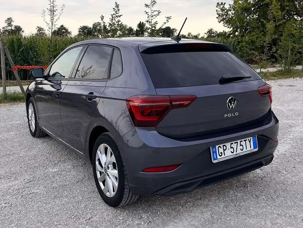 Usata VW Polo Style 110 CV (80 kW) 2023 Grigio Utilitaria