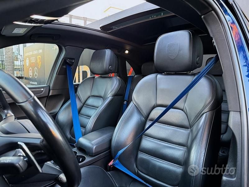 Usata Porsche Macan Turbo 265 CV (194 kW) 2021 Blu SUV