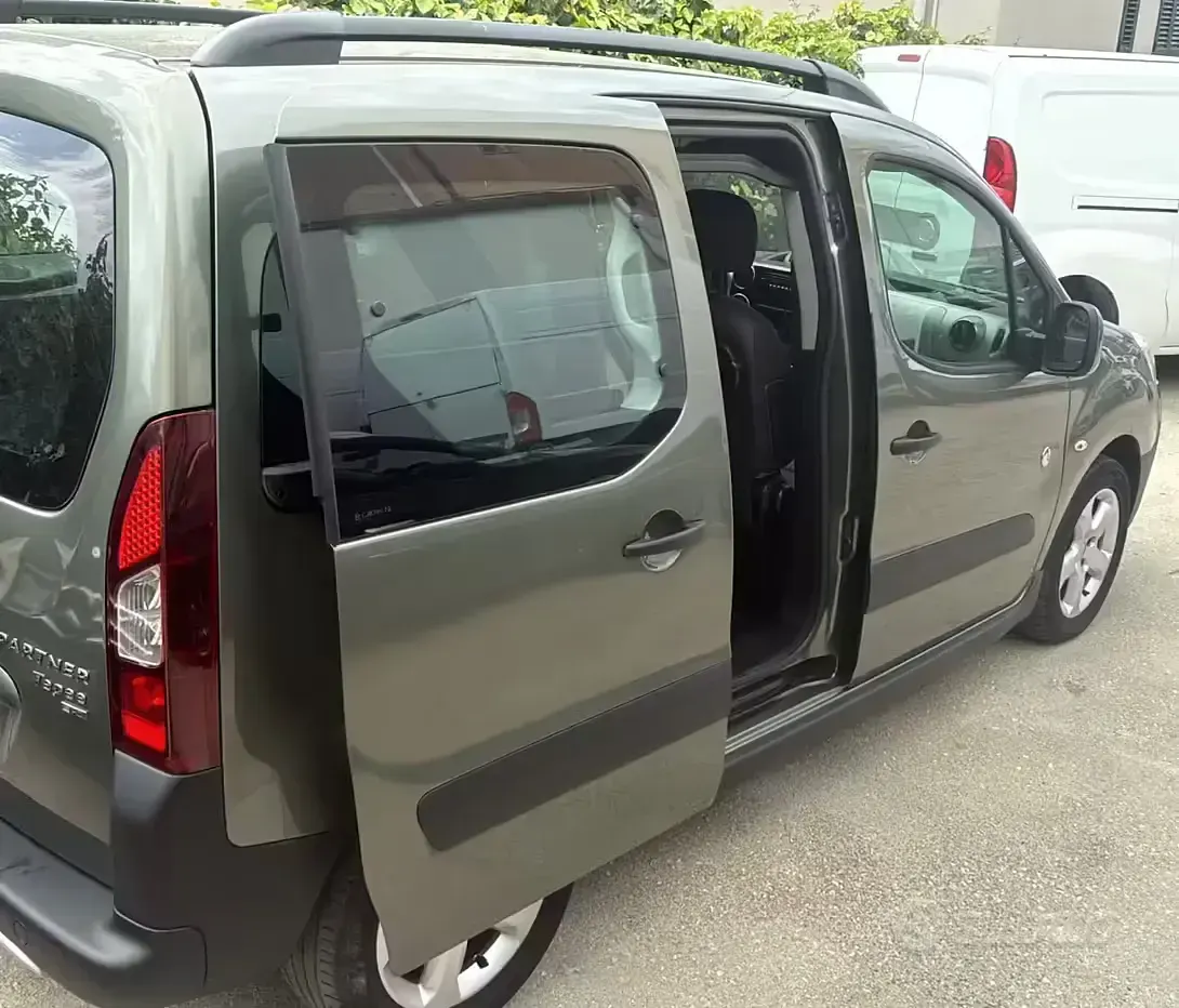 Usata Peugeot Partner 92 CV (67 kW) 2011 Verde Monovolume