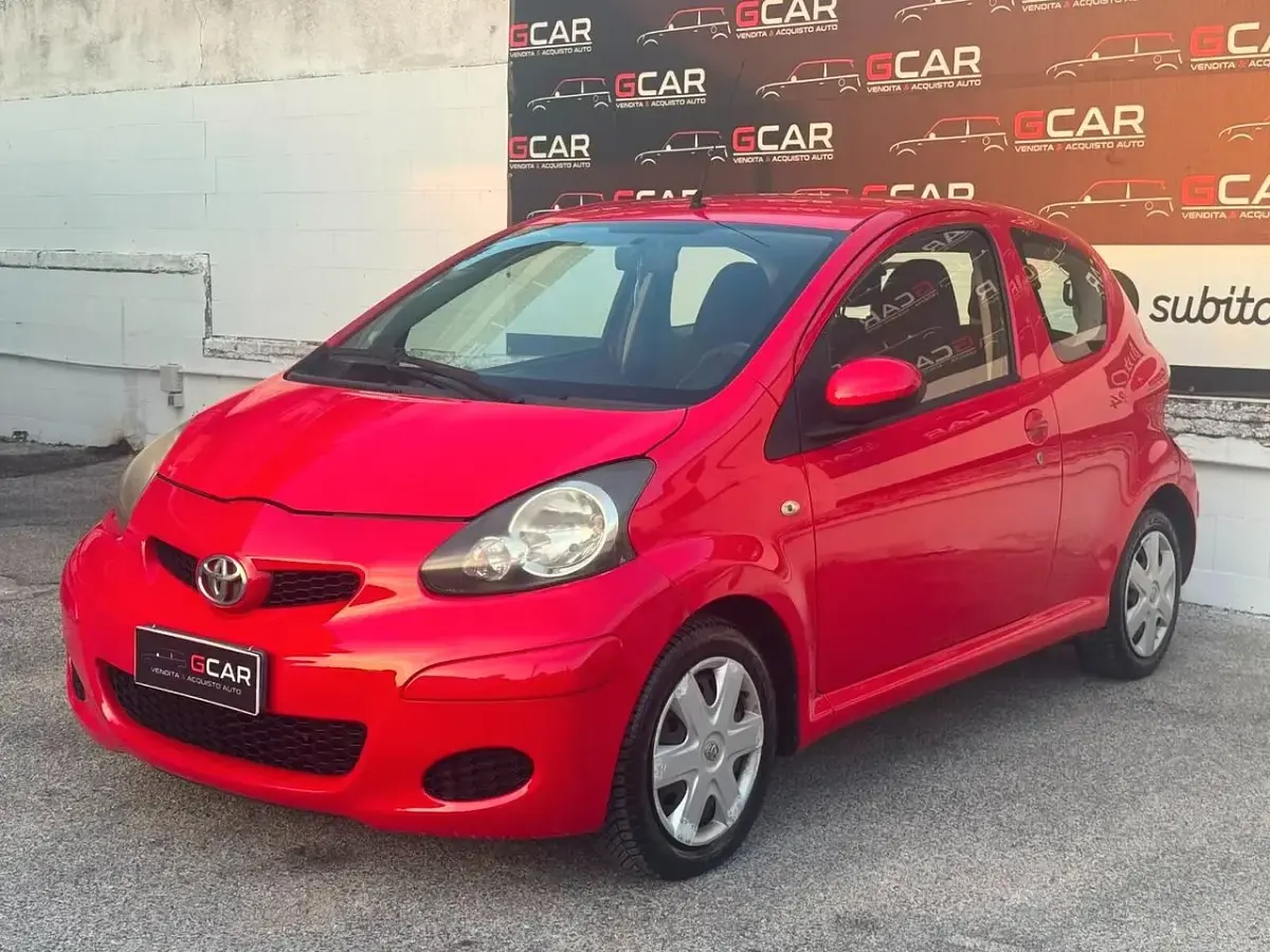 Usata Toyota Aygo Sol 68 CV (50 kW) 2009 Rosso Utilitaria