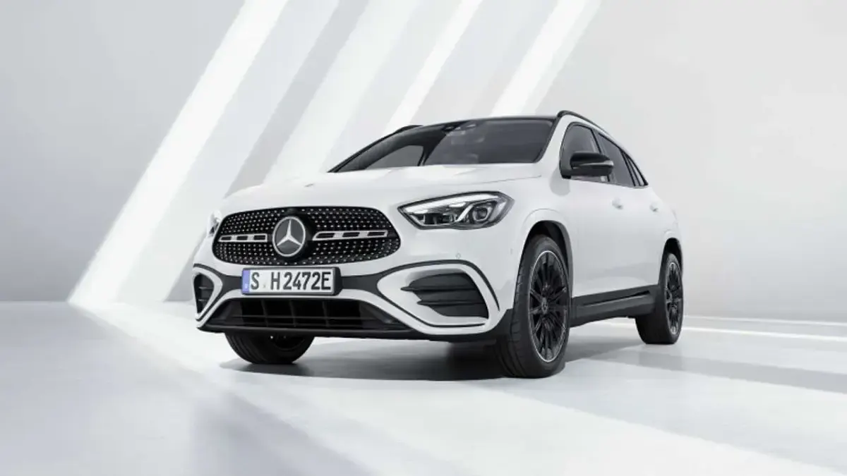 Usata Mercedes GLA200 AMG line 150 CV (110 kW) 2023 Argento SUV