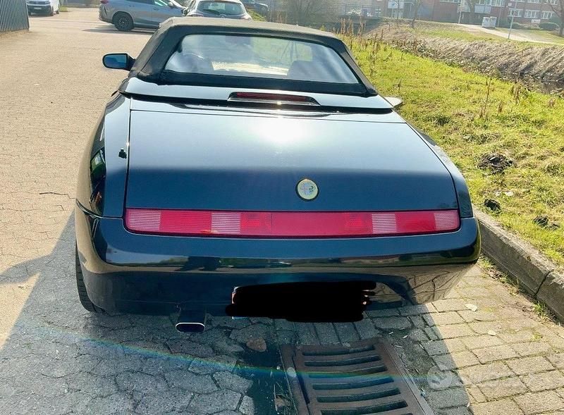 Second-hand Alfa Romeo Spider 150 CP (110 kW) 2002 Negru Cabrio