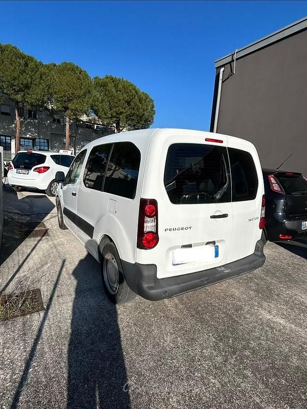 Usata Peugeot Partner 75 CV (55 kW) 2012 Bianco Monovolume