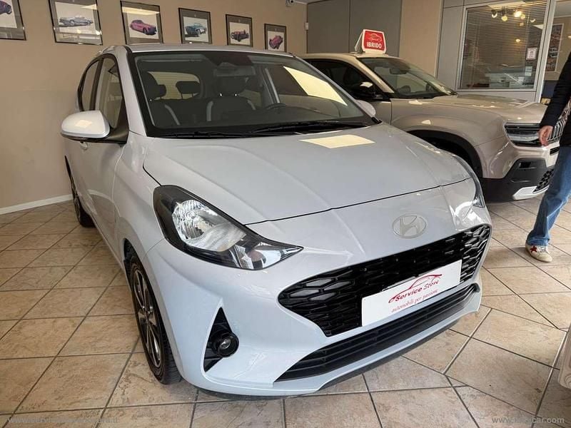 Usata Hyundai i10 67 CV (49 kW) 2024 Argento Utilitaria