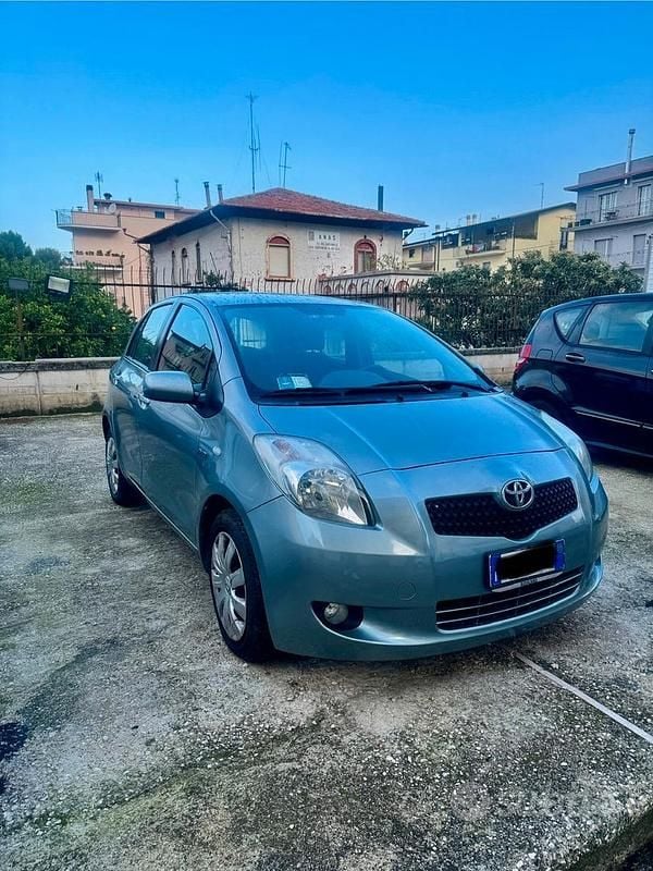 Usata Toyota Yaris 89 CV (65 kW) 2007 Grigio Berlina