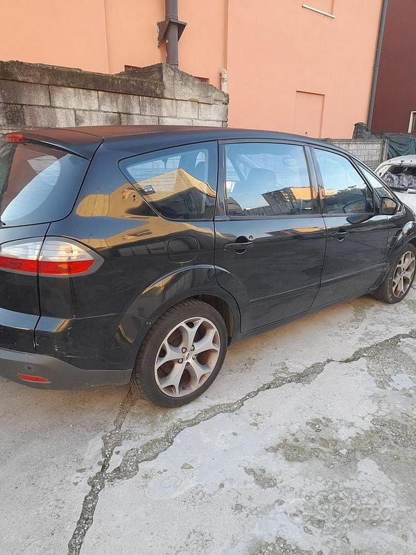 Begagnad Ford S-MAX 140 HK (102 kW) 2007 Svart Minibuss