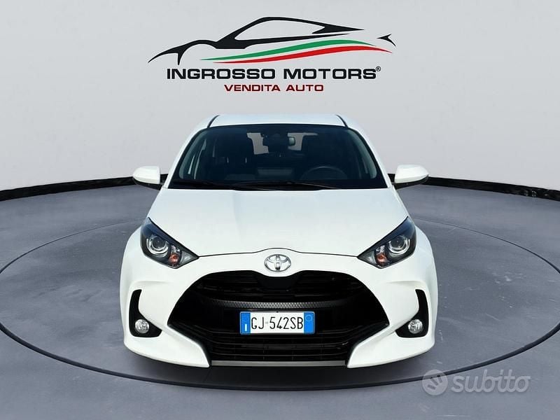 Bianco Usata 2022 Toyota Yaris Berlina | 14.500 € (Buon prezzo) - Immagine 1/4