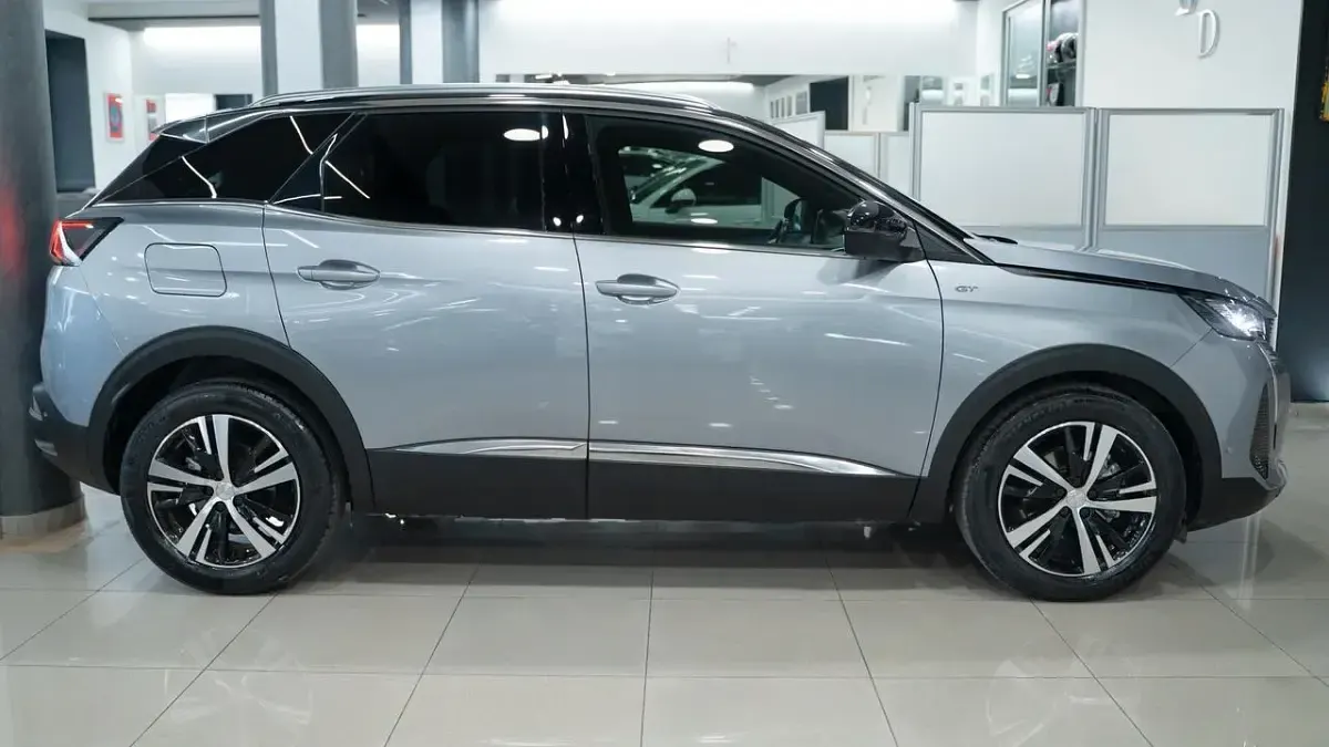 Usata Peugeot 3008 GT 131 CV (96 kW) 2022 Argento SUV