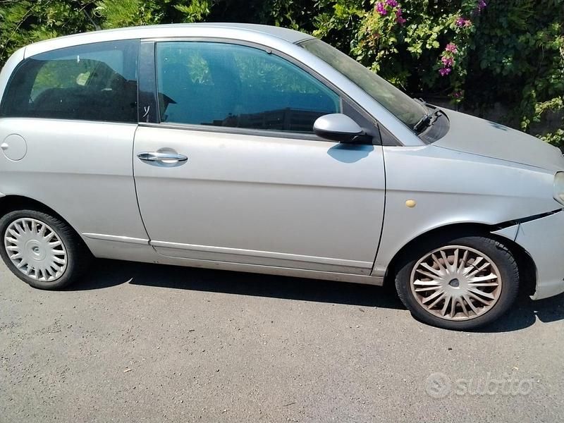 Usata Lancia Ypsilon 69 CV (50 kW) 2007 Grigio Utilitaria