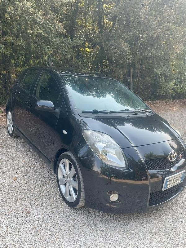 Usata Toyota Yaris 133 CV (97 kW) 2007 Nero Utilitaria