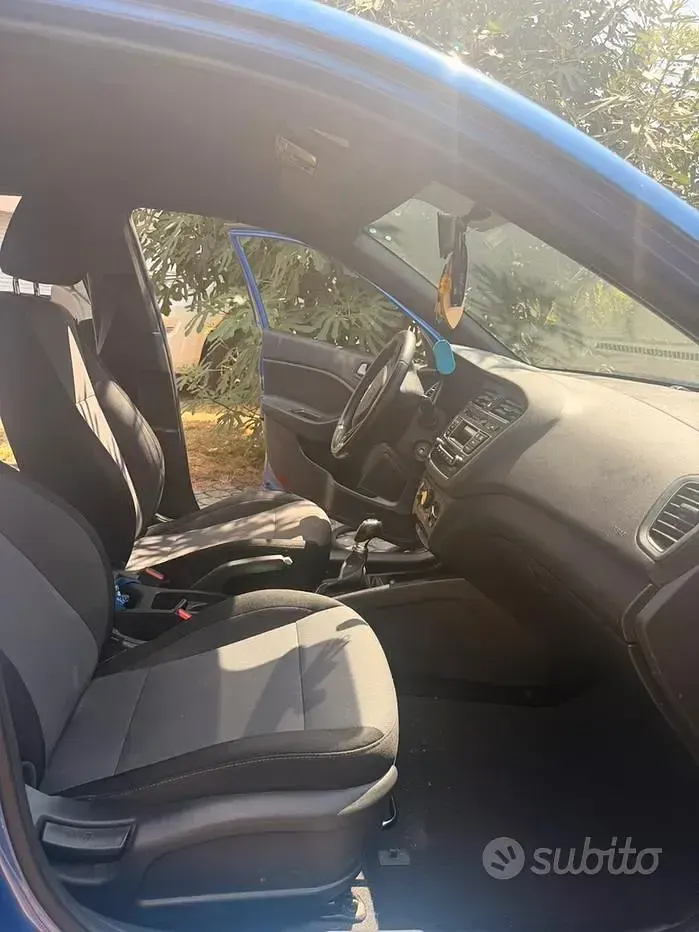 Usata Hyundai i20 Classic 84 CV (61 kW) 2018 Bluazzurro Berlina