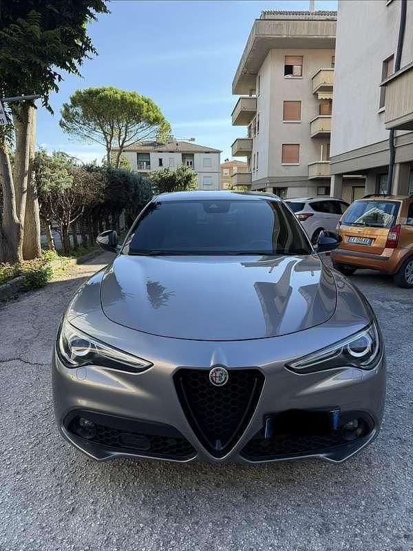 Usata 2017 Alfa Romeo Stelvio Executive SUV | 21.500 € (Cara) - Immagine 1/4