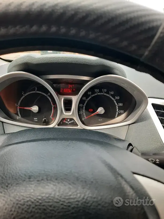 Usata Ford Fiesta Titanium 90 CV (66 kW) 2010 Grigio Berlina