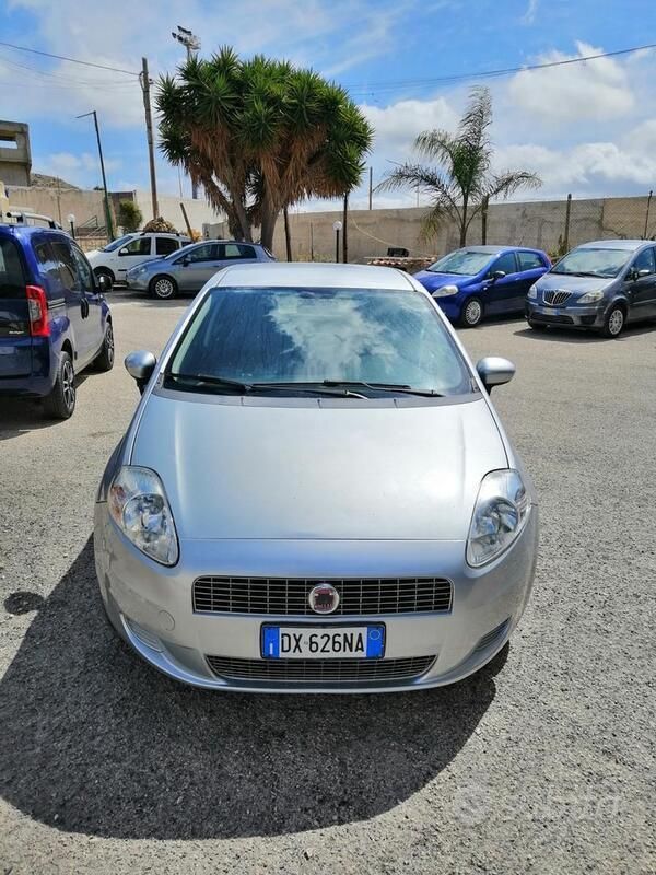 Usata Fiat Grande Punto Dynamic 75 CV (55 kW) 2009 Grigio Utilitaria