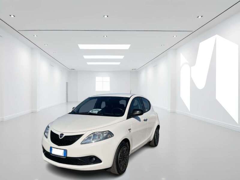 Usata Lancia Ypsilon Silver 69 CV (50 kW) 2020 Bianco Utilitaria