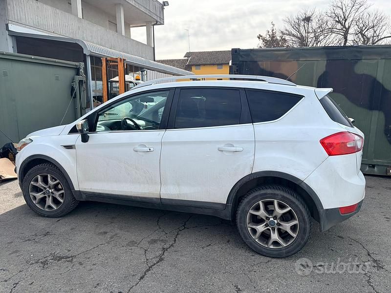 Usata Ford Kuga 163 CV (119 kW) 2012 Bianco SUV