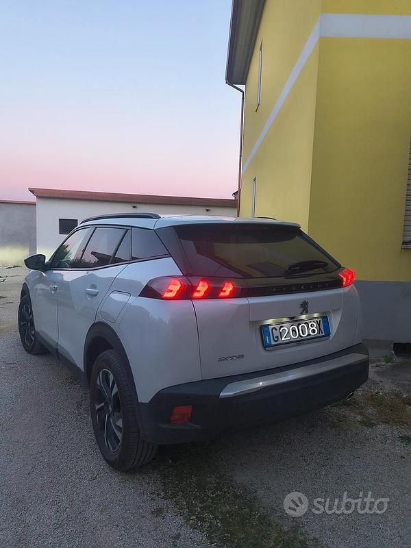 Usata Peugeot 2008 102 CV (75 kW) 2020 Bianco SUV