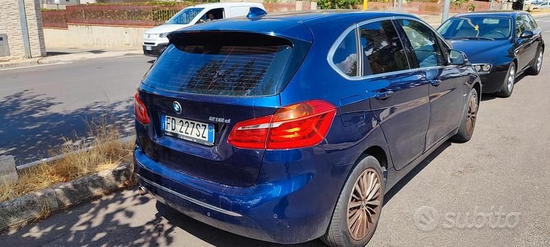 Usata BMW 218 Luxury Line 150 CV (110 kW) 2016 Blu Monovolume