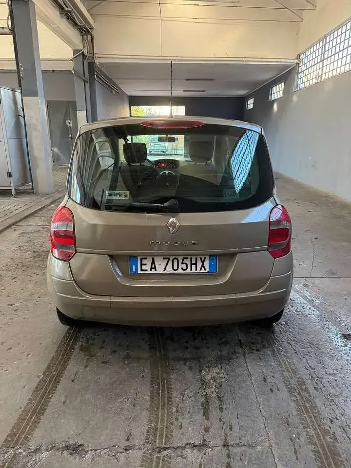 Usata Renault Grand Modus Dynamique 75 CV (55 kW) 2010 Oro Monovolume