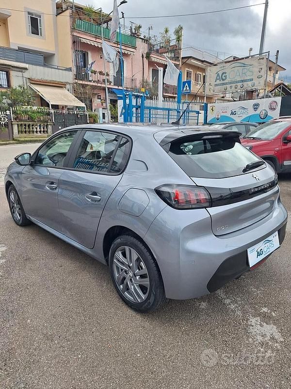 Usata Peugeot 208 Allure 102 CV (75 kW) 2022 Grigio Utilitaria