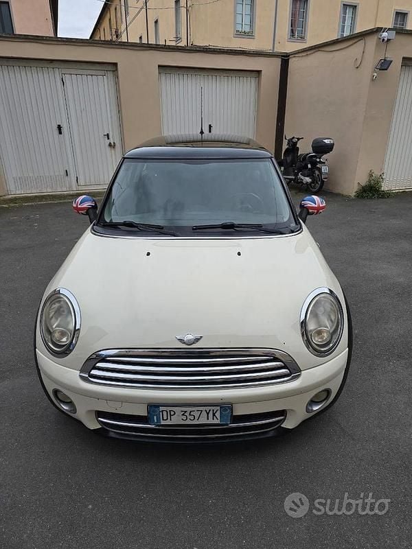 Usata Mini Cooper D 109 CV (80 kW) 2009 Bianco Utilitaria