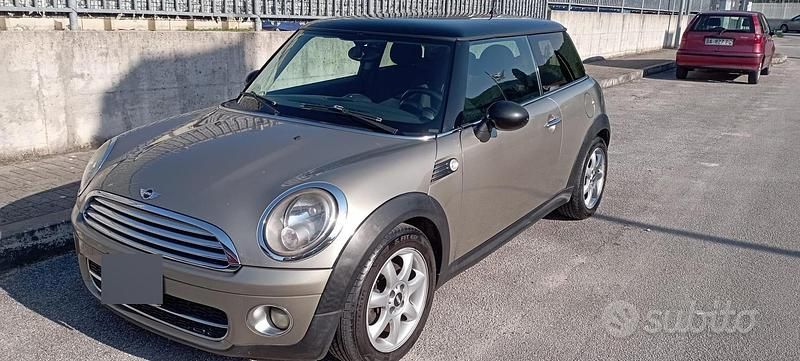 Usata Mini Cooper D 109 CV (80 kW) 2008 Marrone Utilitaria