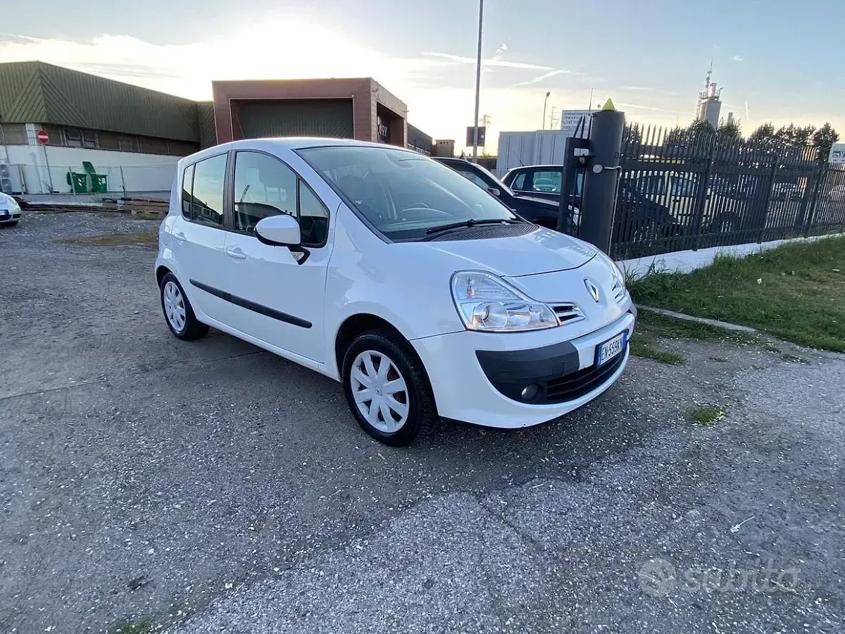 Usata Renault Modus 75 CV (55 kW) 2012 Bianco Monovolume