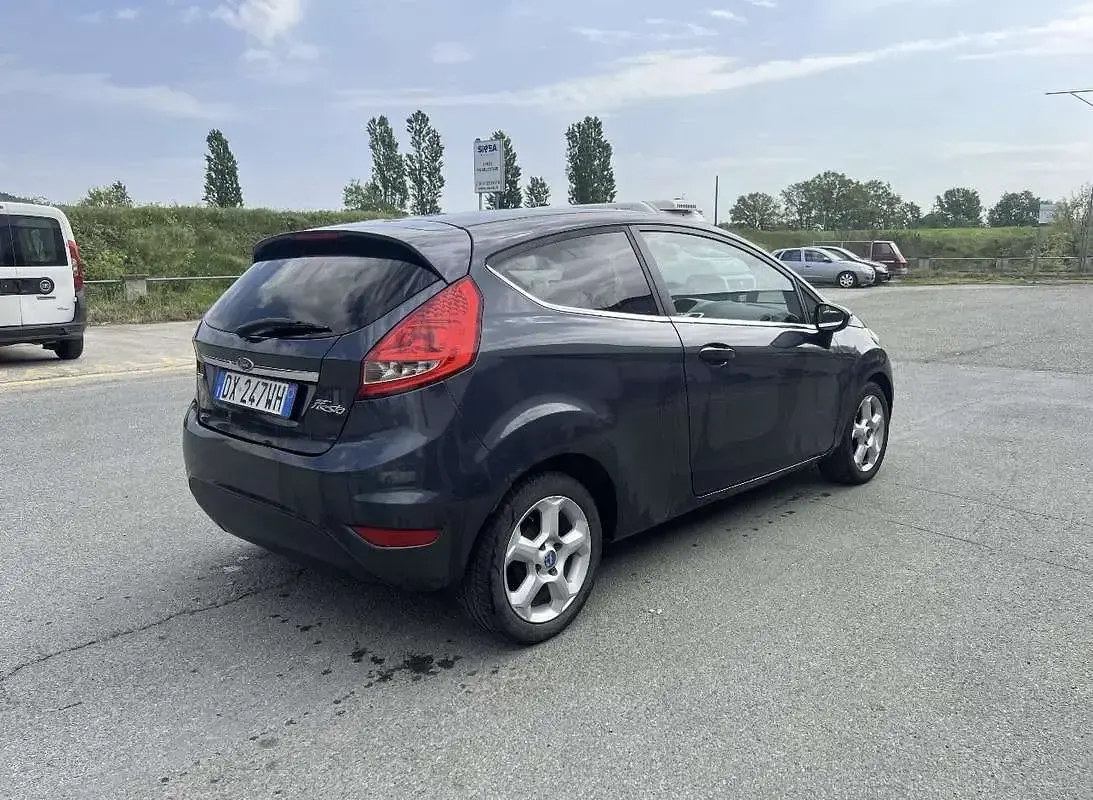 Usata Ford Fiesta 68 CV (50 kW) 2010 Berlina