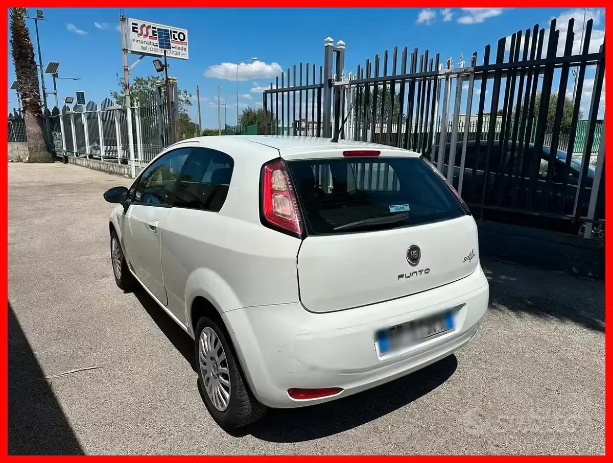 Occasion Fiat Punto Lounge 69 ch (50 kW) 2013 Blanc Citadine