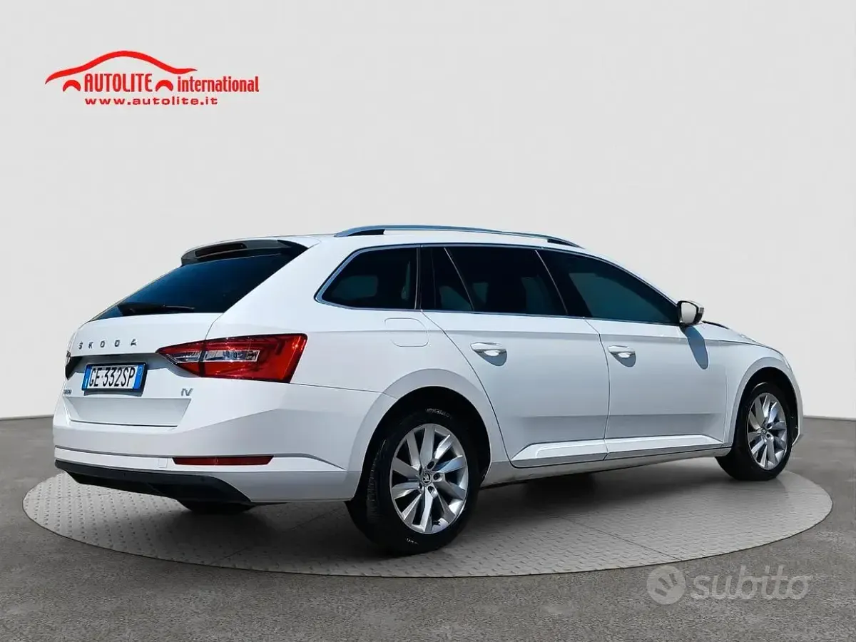 Usata Skoda Superb Executive 156 CV (114 kW) 2021 Bianco Station wagon