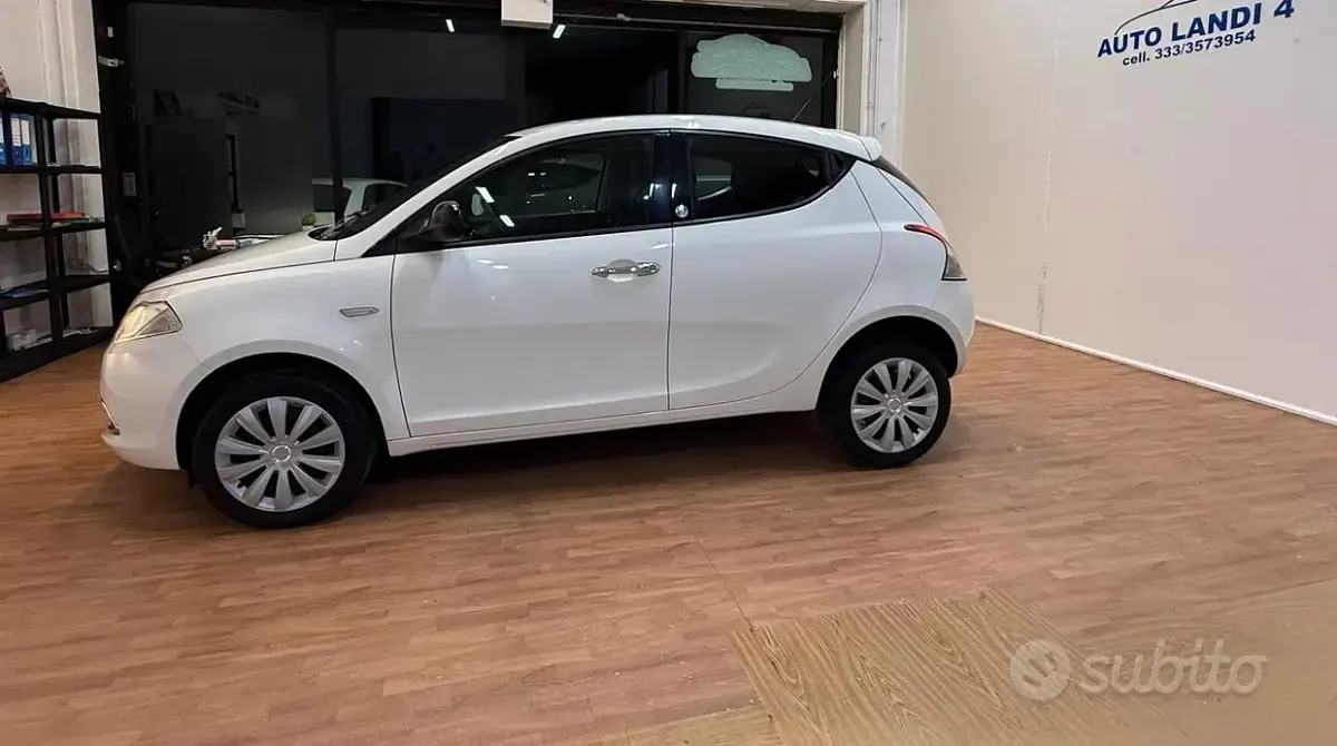 Usata Lancia Ypsilon Gold 80 CV (58 kW) 2015 Bianco Utilitaria