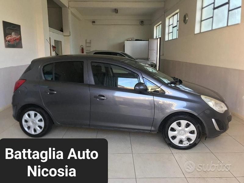 Usata Opel Corsa Club 86 CV (63 kW) 2011 Grigio Berlina