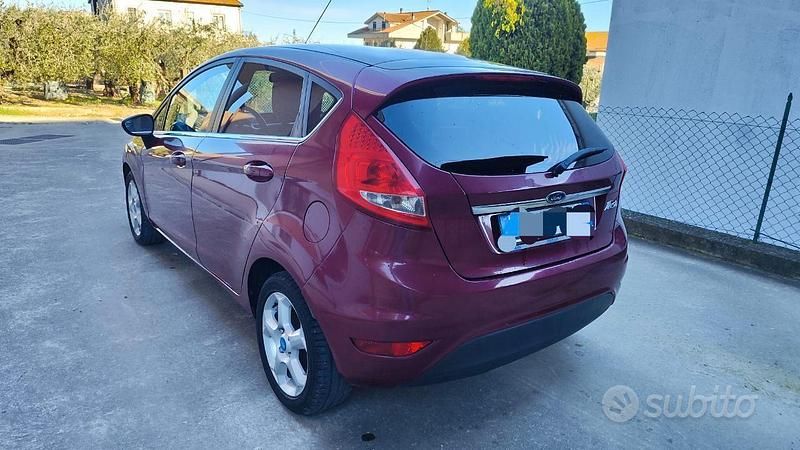 Usata Ford Fiesta Titanium 82 CV (60 kW) 2008 Lilla Utilitaria