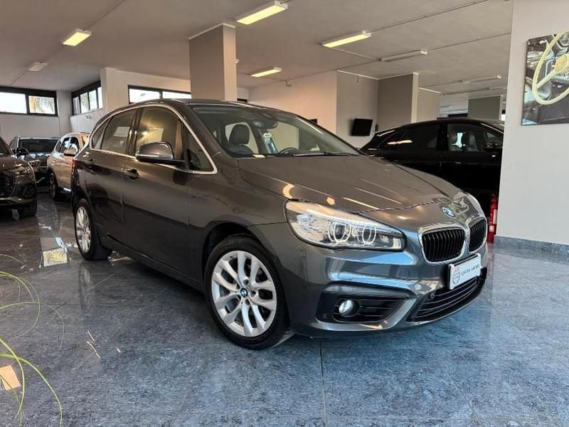 Begagnad BMW 218 Active Tourer Sport Line 150 HK (110 kW) 2017 Gul Minibuss