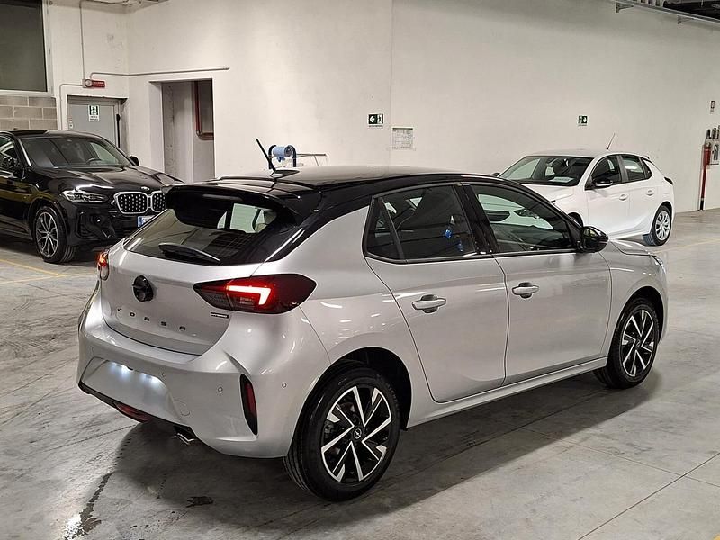 Nuova Opel Corsa 100 CV (73 kW) 2025 Argento Utilitaria