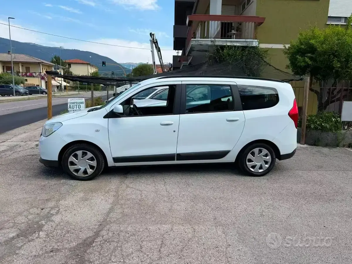 Usata Dacia Lodgy Lauréate 107 CV (78 kW) 2012 Bianco Monovolume