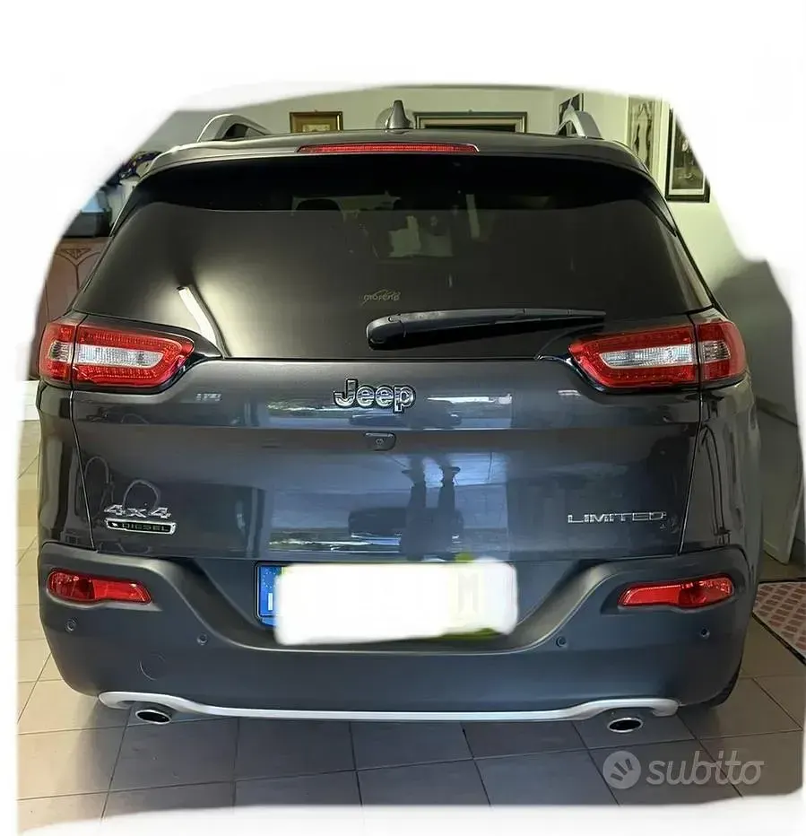 Usata Jeep Cherokee 170 CV (125 kW) 2014 Grigio SUV
