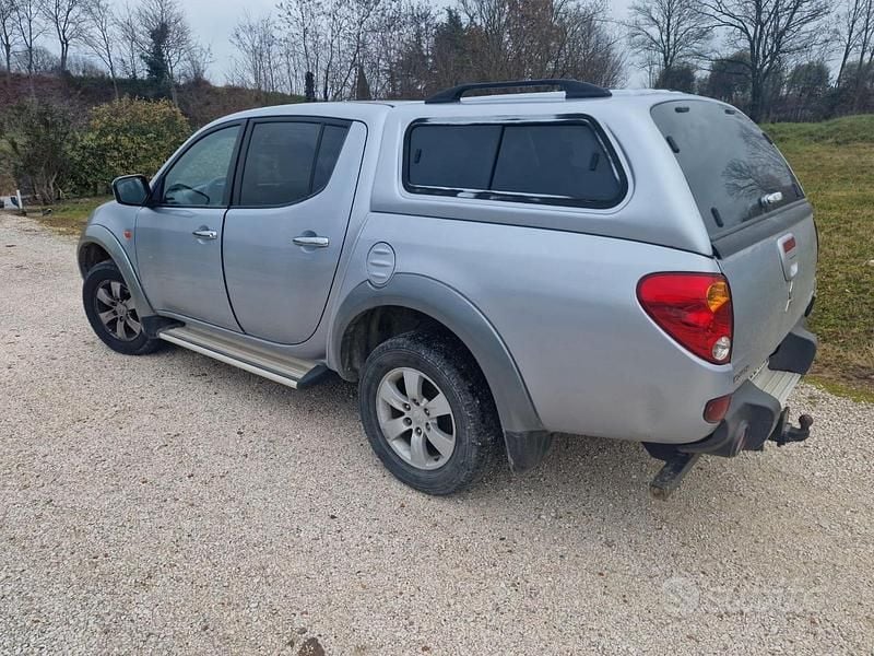 Usata Mitsubishi L200 178 CV (130 kW) 2010 Grigio Pick-up